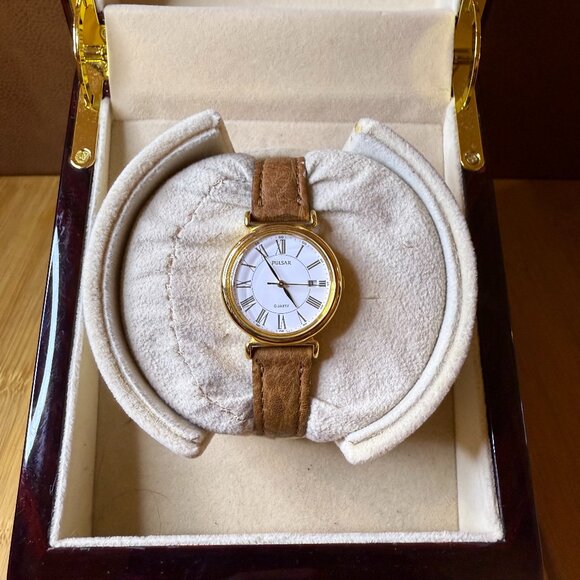 Vintage Pulsar by Seiko Quartz Gold/Brown Watch Roman Numerals V827-0090, 26mm - Picture 1 of 5